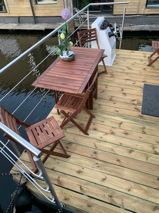 좌츠루이스 Unique New Houseboat Moored 4 아파트 외부 사진