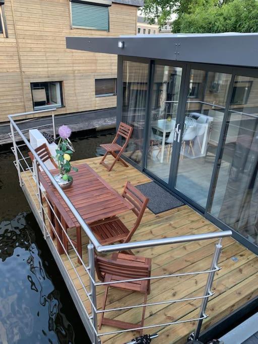좌츠루이스 Unique New Houseboat Moored 4 아파트 외부 사진