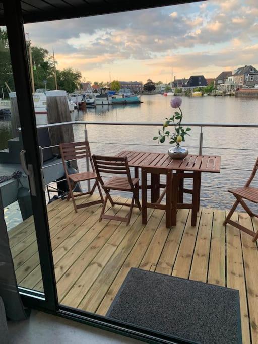 좌츠루이스 Unique New Houseboat Moored 4 아파트 외부 사진