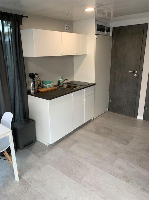 좌츠루이스 Unique New Houseboat Moored 4 아파트 외부 사진
